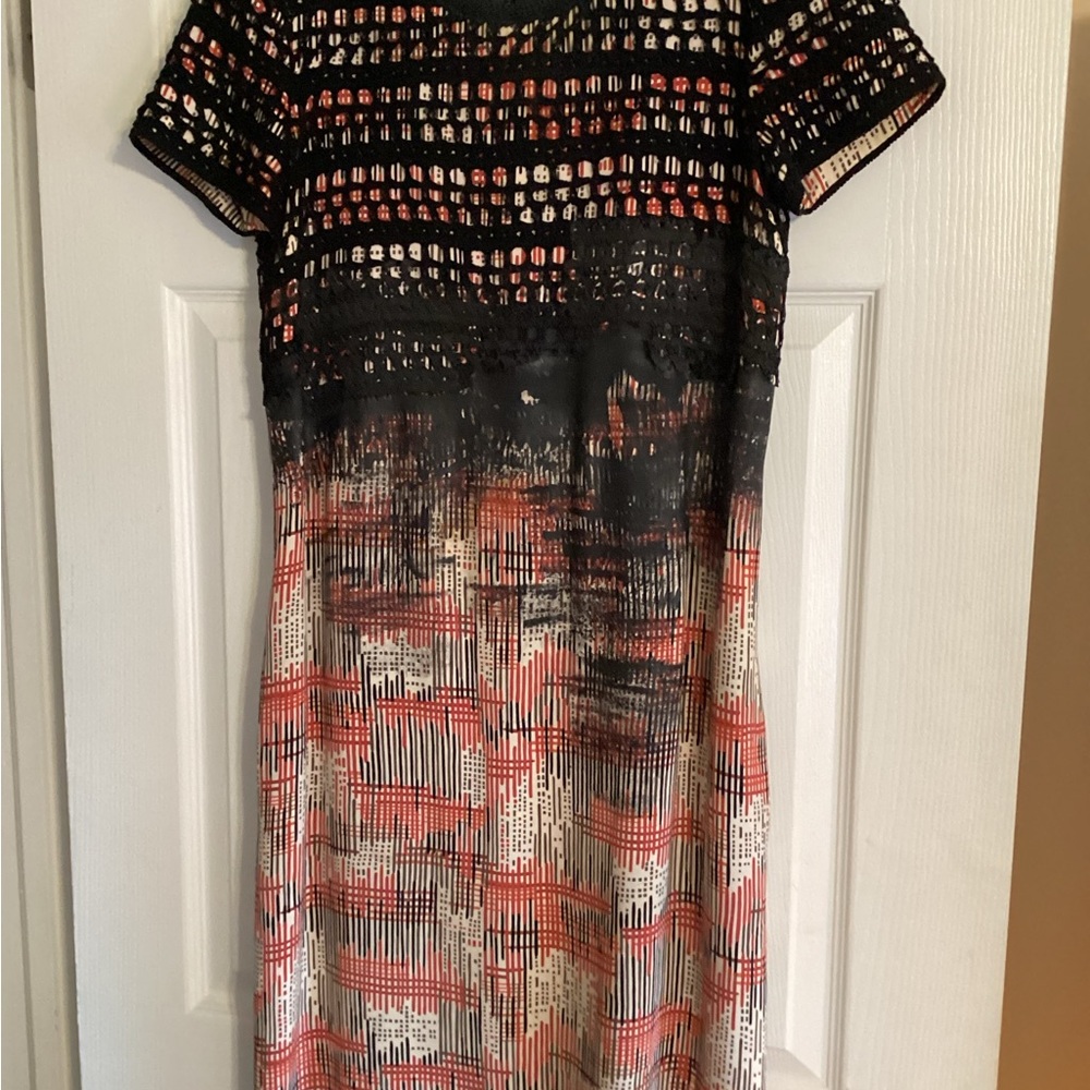 Bottega Veneta Black and Red Sheath Midi Dress with Short Sleeves and Crew Neck